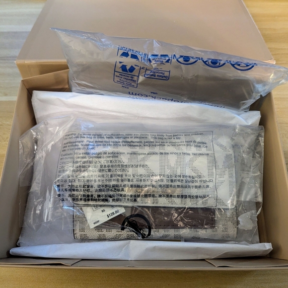 MICHAEL KORS Jet Set Medium Signature Logo 2-in-1 Wallet - Picture 2 of 2